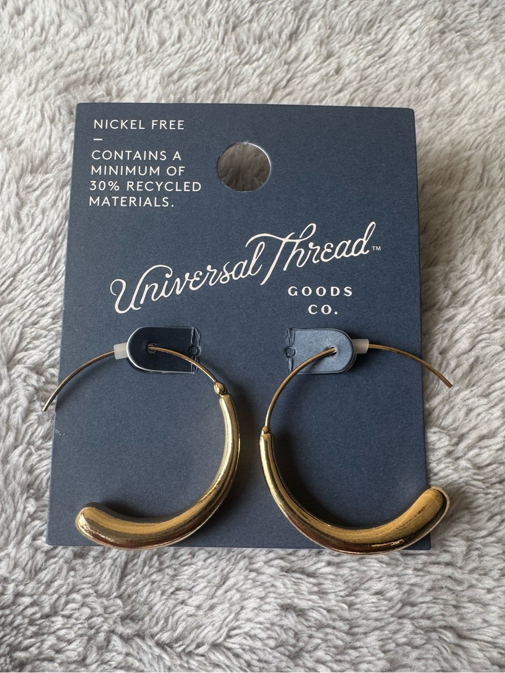 Lot of 5 Universal Thread Gold Toned Earrings 1 Trio Pack and 2 Singles - Picture 4 of 7
